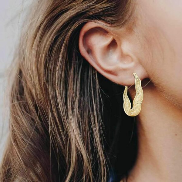 Hypoallergenic Hollow Hoop Earrings, Lightweight Luxury Elegant Durable Huggie Earrings Super Flash Crystal Earrings - Image 8