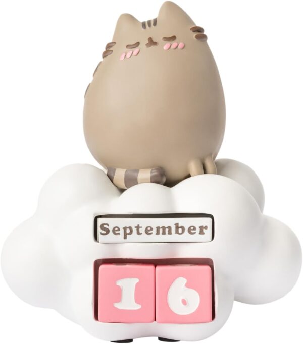 Official Pusheen Calendar | Pusheen Merchandising | Pusheen Gifts | Pusheen Figure | Kawaii Stuff | Pusheen Plush