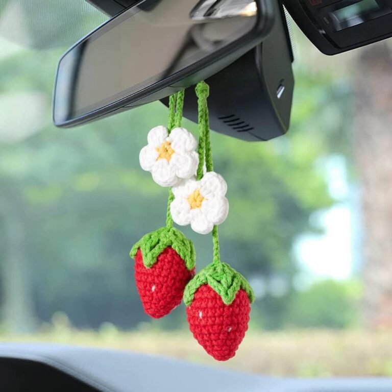 JSCARLIFE 2 Pcs Cute Strawberry Crochet Car Hanging Ornament, Aesthetic Car Mirror Hanging Charms Accessories Decorations, Handmade Knitted Car Mirror Hanging for Car Rearview Mirrior Decor (Red)