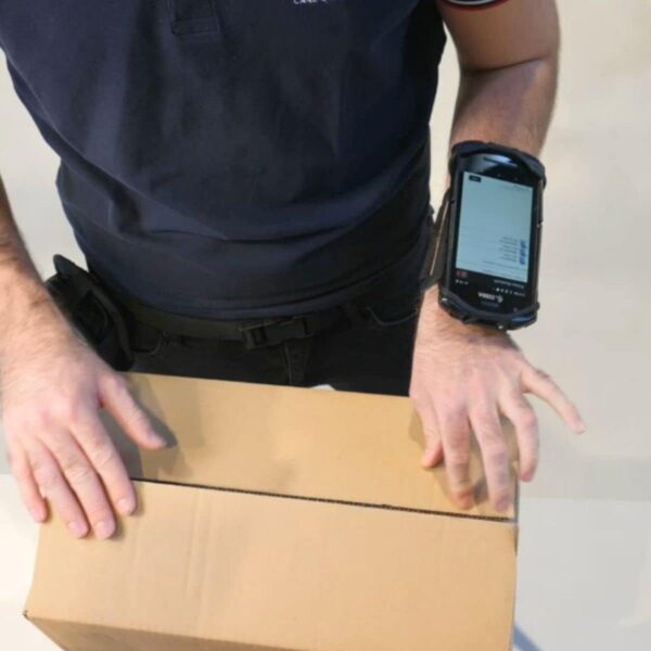 51KloScClsS._AC_SL1200_.jpg MOBILIS Universal Wrist Armband 4-7" for Mobile Computers & Smartphone, Adjustable, 360° Rotation, Phone Holder Compatible with Zebra, Unitech, Datalogic, Crosscall, iPhone, Galaxy XCover, Pixel