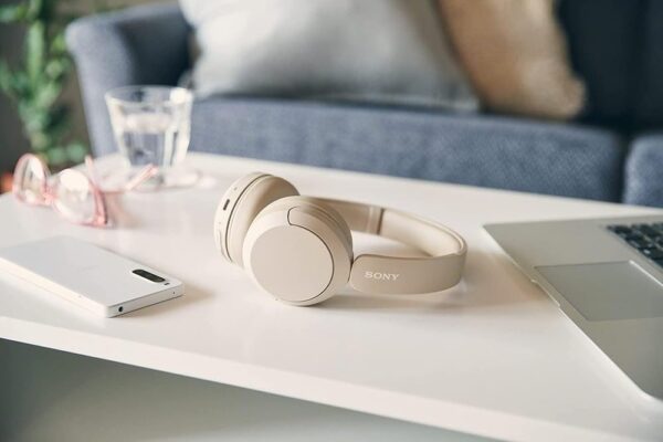 51e2PmRxVnL._AC_SL1000_.jpg Sony WH-CH520 Wireless Headphones Bluetooth On-Ear Headset with Microphone and up to 50 Hours Battery Life with Quick Charging, Cappuccino