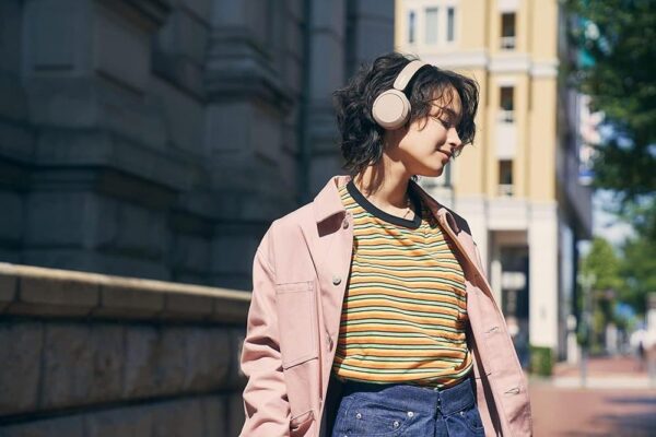 61wzZOcQUmL._AC_SL1000_.jpg Sony WH-CH520 Wireless Headphones Bluetooth On-Ear Headset with Microphone and up to 50 Hours Battery Life with Quick Charging, Cappuccino