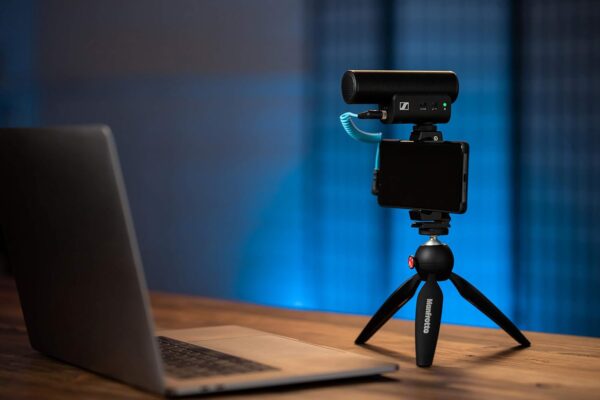 71V1t841GAL._AC_SL1500_.jpg Sennheiser MKE 400 Directional Shotgun Camera Microphone Kit | Smartphone Clamp & Manfrotto PIXI Mini Tripod | For Vloggers & Creators | 3.5MM TRS & TRSS Coiled Cables Included | Black (508898)