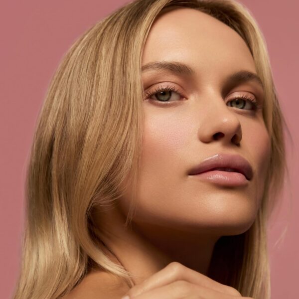 71ZOCT9V0gL._SL1500_.jpg Summer Fridays Dream Lip Oil - Hydrating Tinted Lip Gloss Oil - Non-Sticky Formula with Skincare Benefits for Long-Lasting Softness + Shine - Effortless Beauty Gifts - Rose Bud (0.15 Oz)