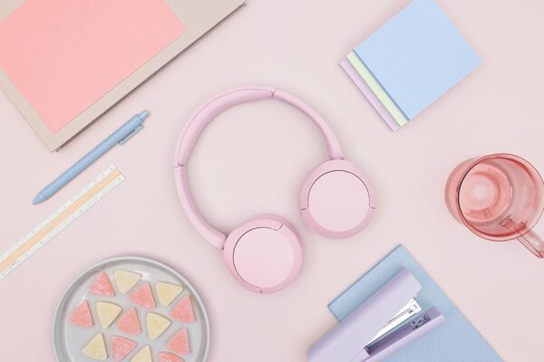 71v0HZ5j6tL._AC_SL1500_.jpg Sony WH-CH520 Wireless Headphones Bluetooth On-Ear Headset with Microphone and up to 50 Hours Battery Life with Quick Charging, Pink