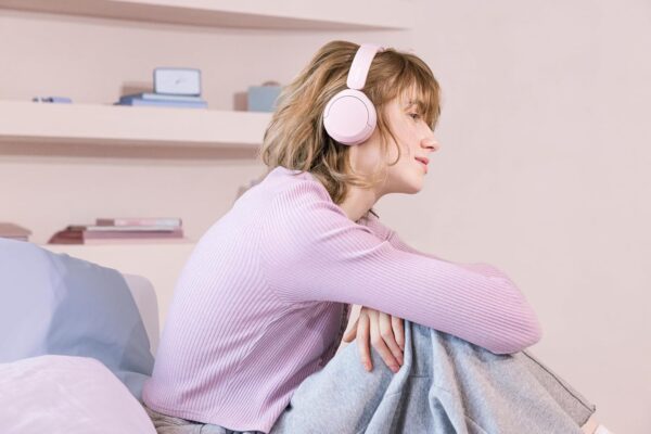 811WgQwYQ0L._AC_SL1500_.jpg Sony WH-CH520 Wireless Headphones Bluetooth On-Ear Headset with Microphone and up to 50 Hours Battery Life with Quick Charging, Pink